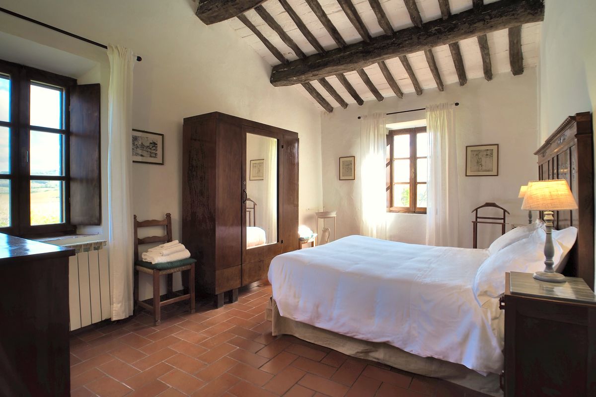 Giocche bedroom photo: villa rental tuscany with pool