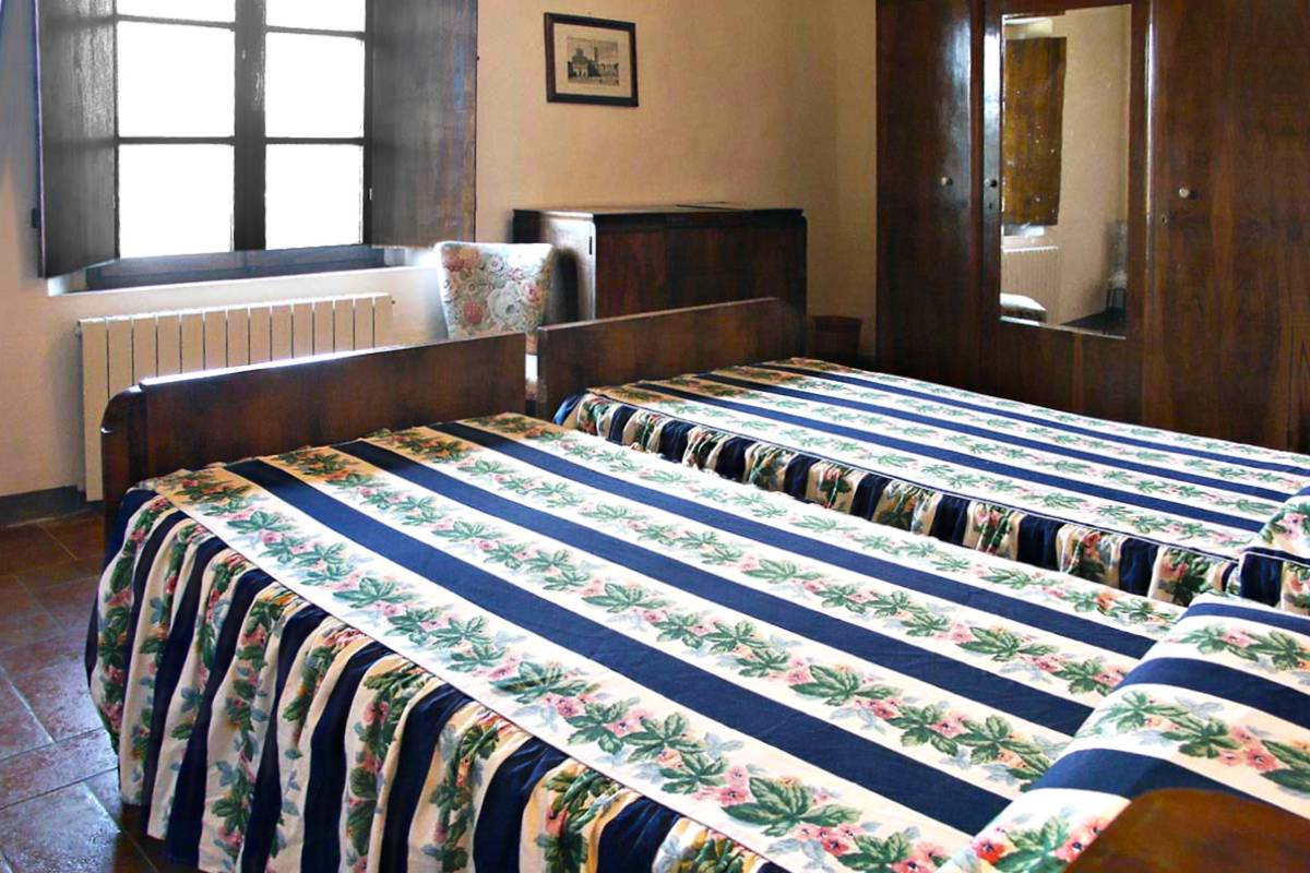 Casa da Guardia beedrom: large and bright the bedroom is ideal for families on holiday