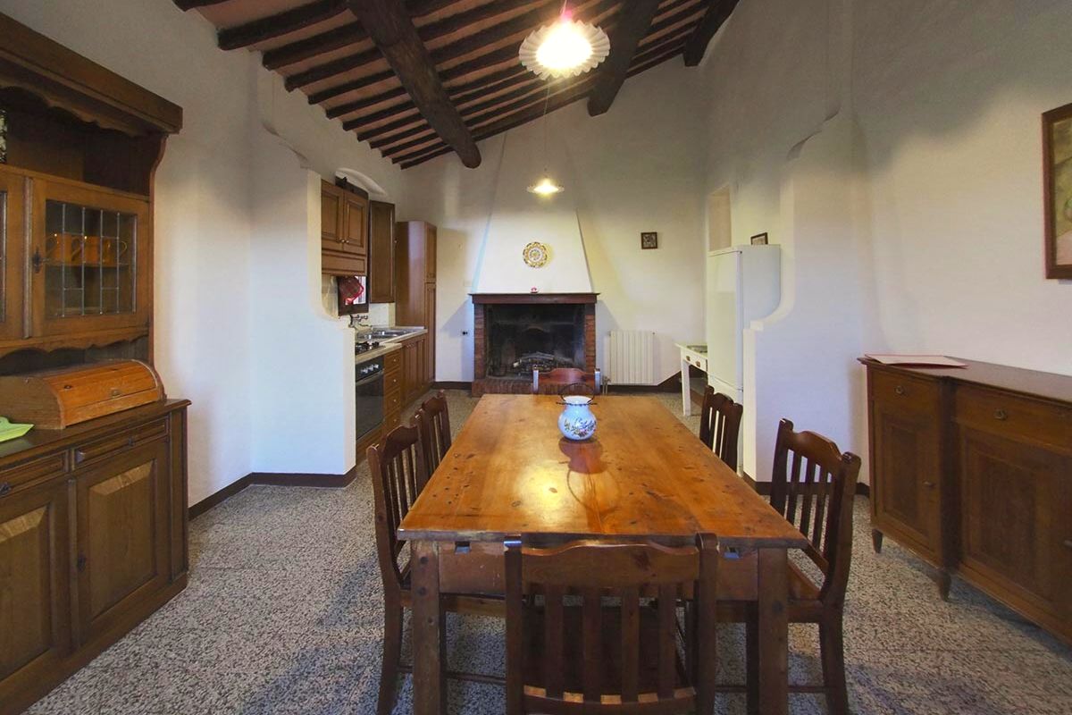 Interior of the Casa da Guardia: tuscany villas for rent