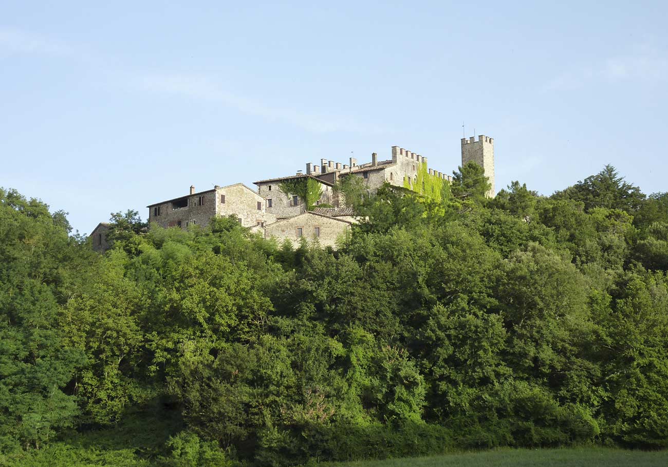 Panoramic view of the Castle: tuscany village apartments