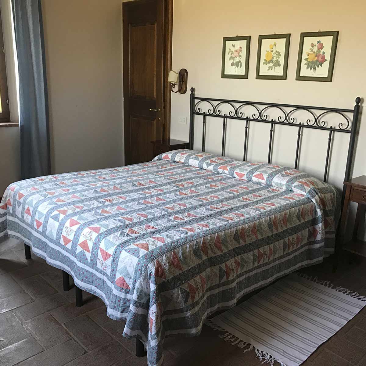 Second bedroom La Loggia: large beds and spacious rooms for tuscany villas for rent