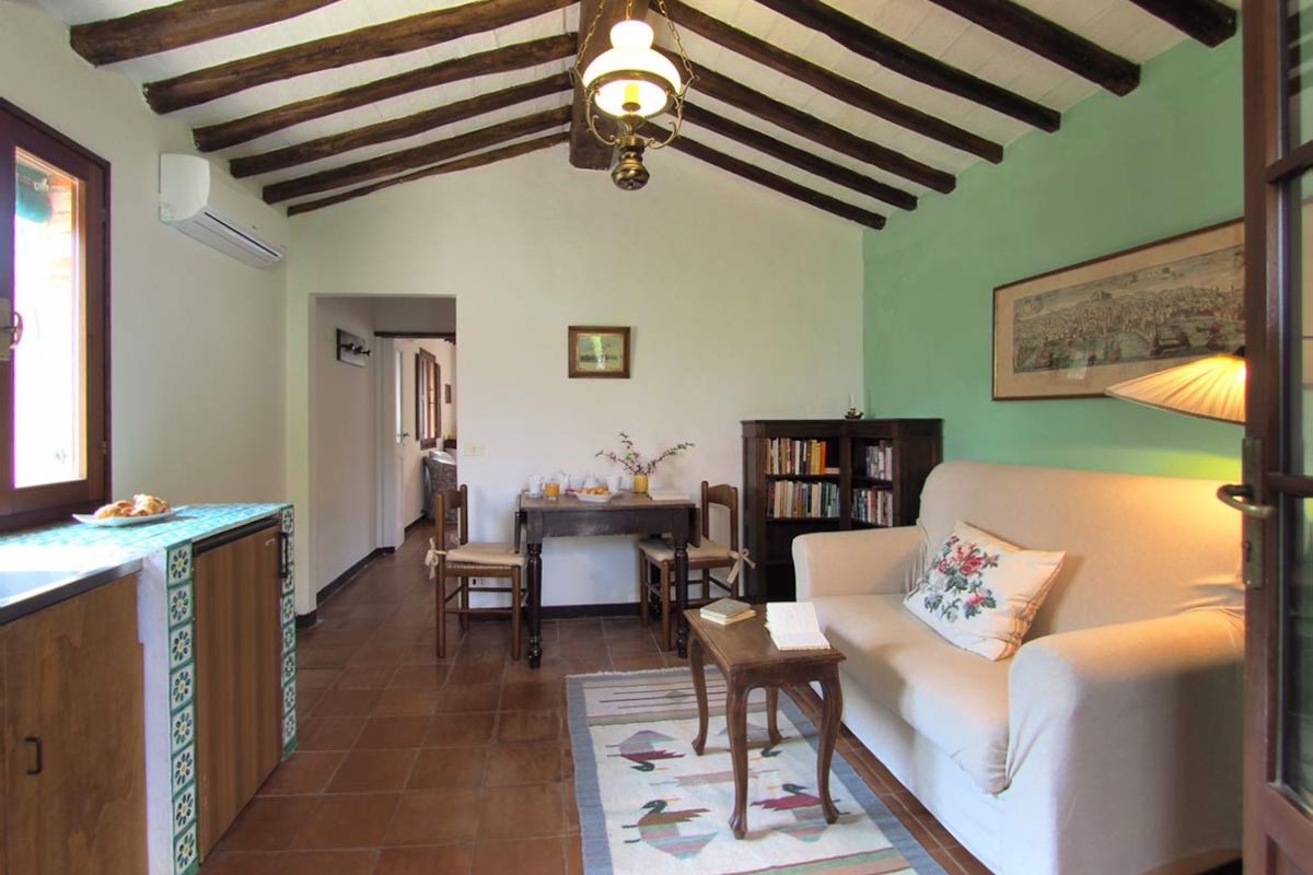La Voliera: living room - Agriturismo Toscana